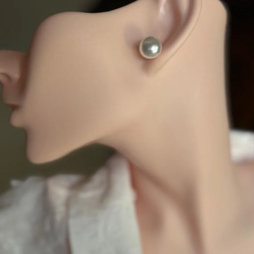 Classic Pearl Stud Earrings ✨ - Picture 4 of 10